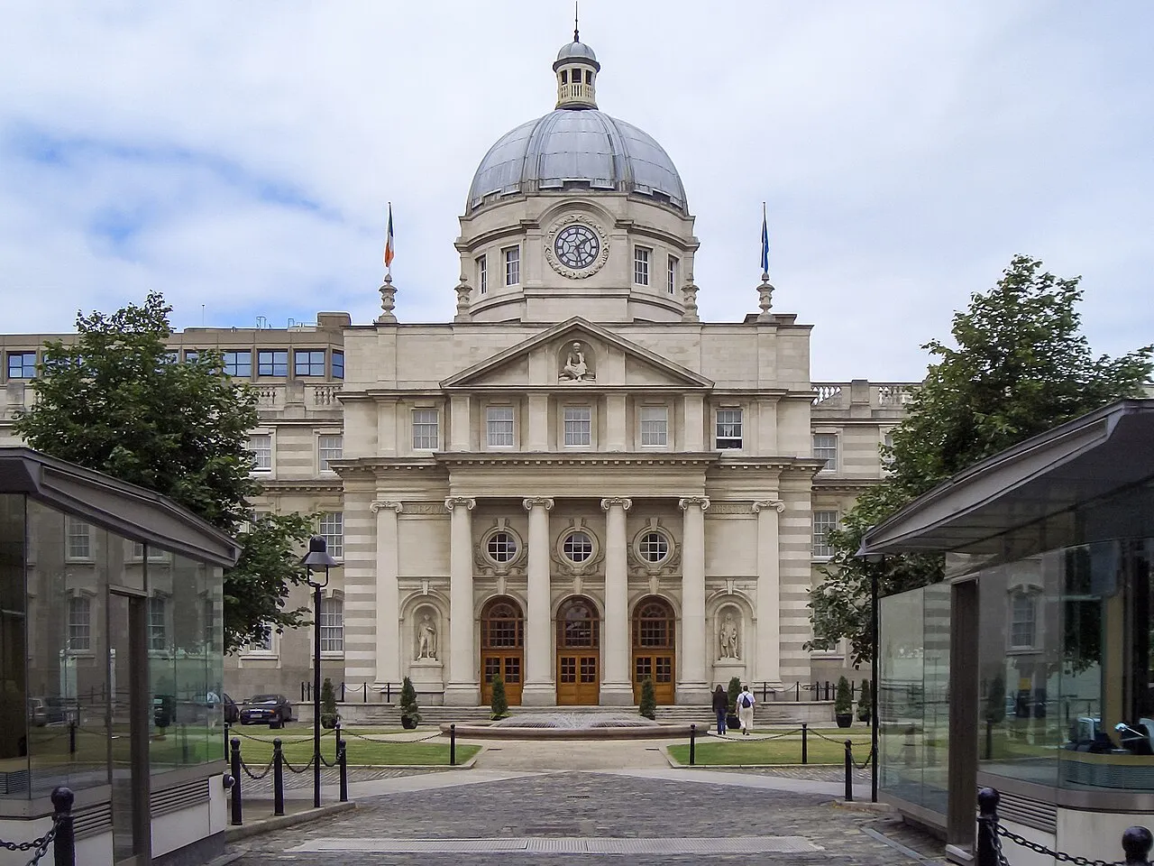 Government Buildings in Dublin, zetel van de Taoiseach en de regering die reageert op de ambtenarenstaking
